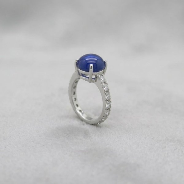 Anello cabochon blu in argento 925
