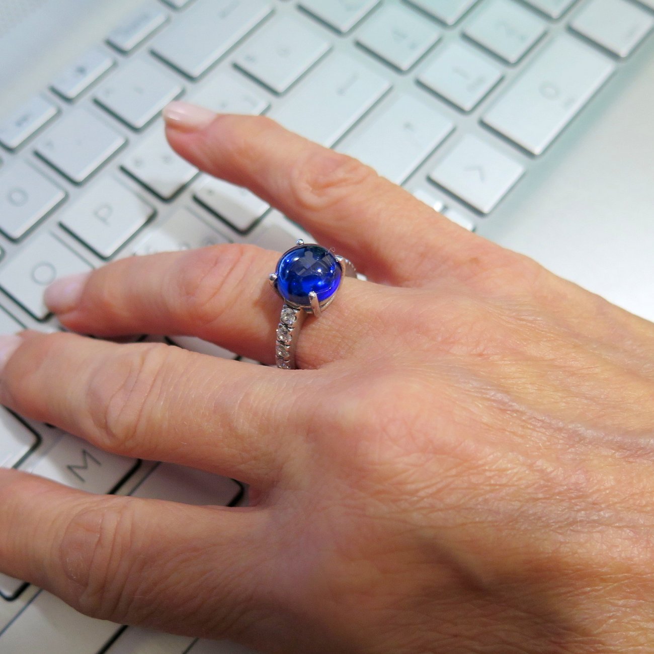 Anello cabochon blu in argento 925