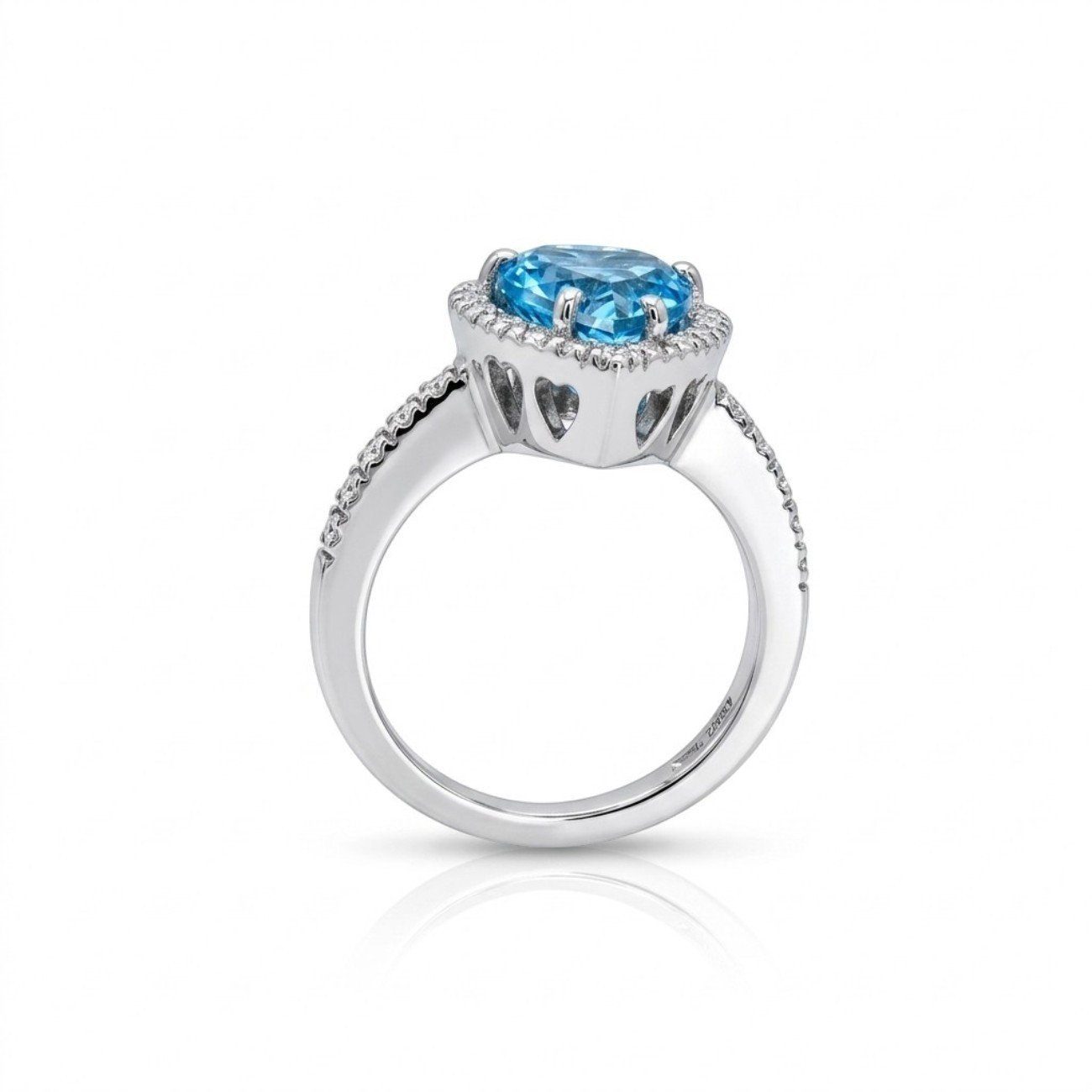 Anello cuore topazio azzurro e contorno in argento 925