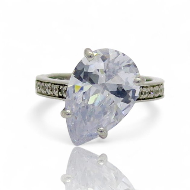 Anello in argento 925 goccia color diamante e gambo in zirconi
