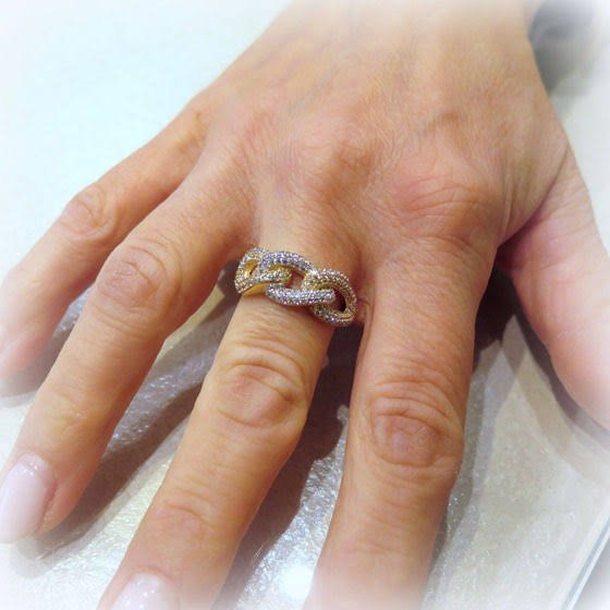 Anello groumette in oro 18 ct con zirconi