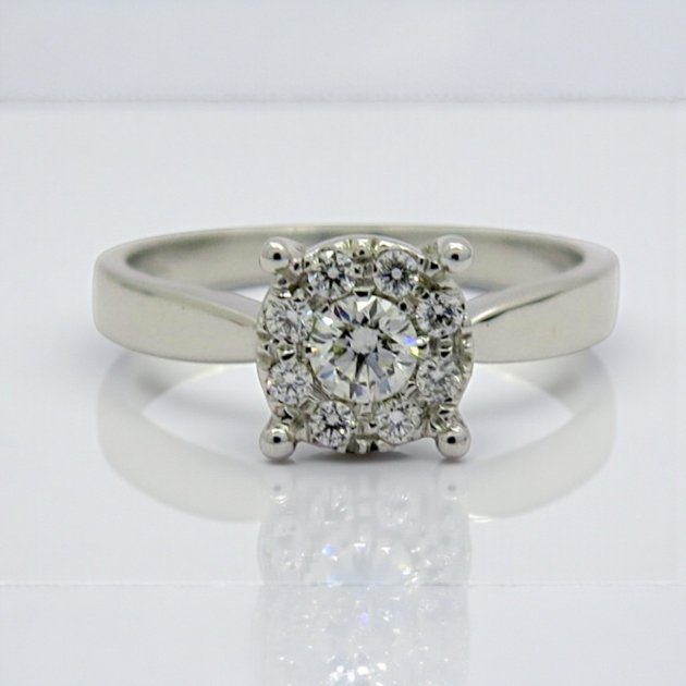 Anello solitario in oro e diamanti