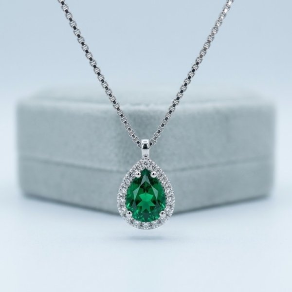 Collana ciondolo goccia verde in argento 925