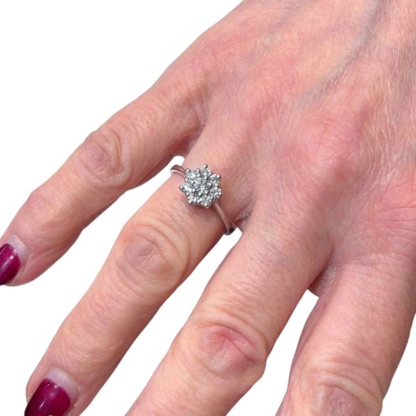 Anello fiore contorno in argento e zirconi