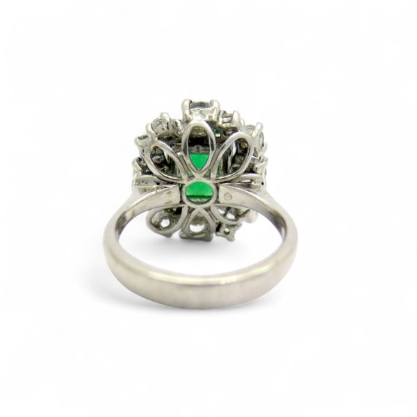Anello contorno centro verde color smeraldo in argento 925