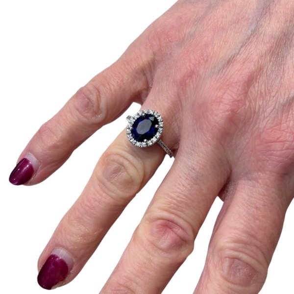 Anello contorno centro blu color zaffiro in argento 925