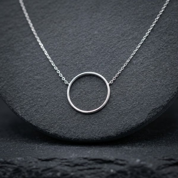 Collana cerchio in oro bianco 18 kt