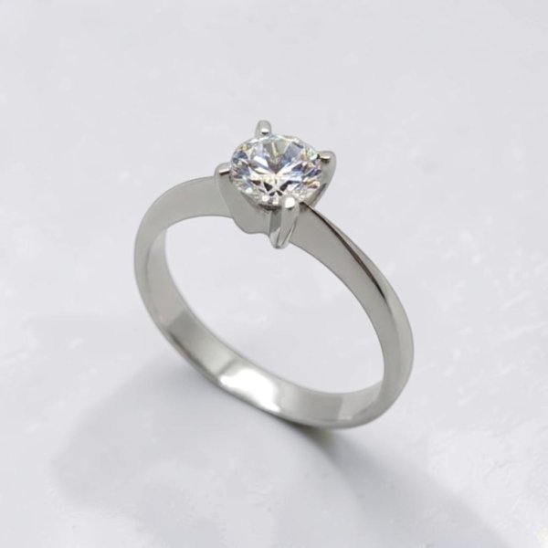Anello solitario in oro 18 ct