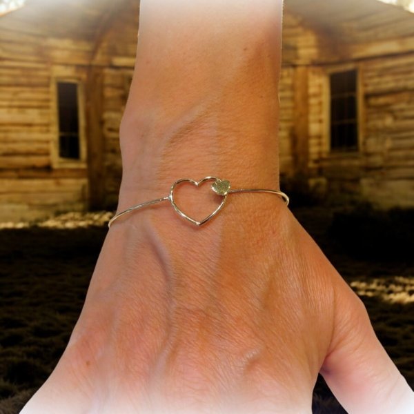 Bracciale rigido cuore in oro 18 ct