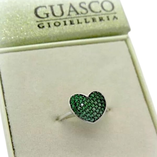 Anello pavè cuore in oro 18 ct e zirconi verdi