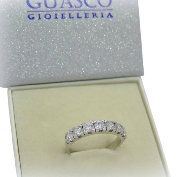 Anello riviera 7 pietre in oro bianco 18 ct e zirconi