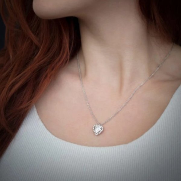 Ciondolo cuore bianco e contorno in argento 925