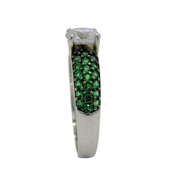 Anello donna pietre verdi oro bianco centro solitario bianco