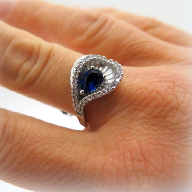 Anello calla goccia blu in argento 925