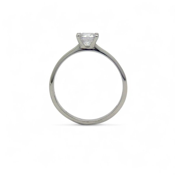 Anello solitario in oro bianco e zircone