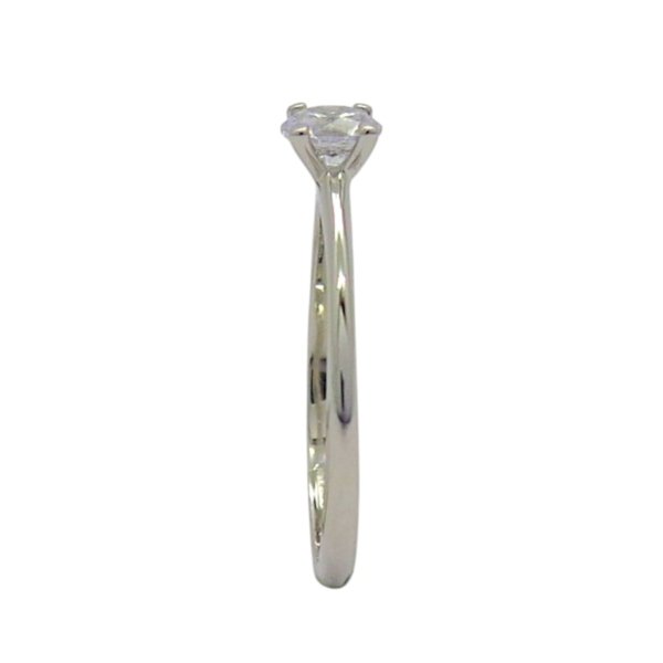 Anello solitario in oro bianco e zircone