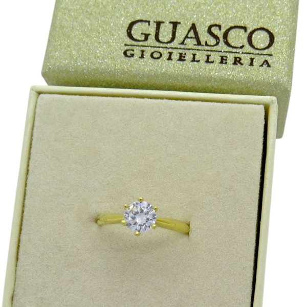 Anello fidanzamento solitario in oro giallo