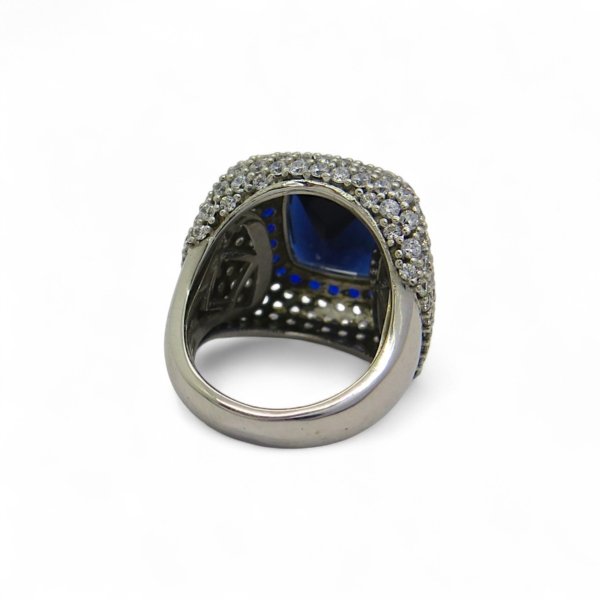 Anello pavè centro blu vistoso in argento 925