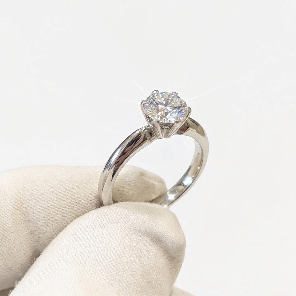 Anello fidanzamento solitario in oro 18 ct bianco