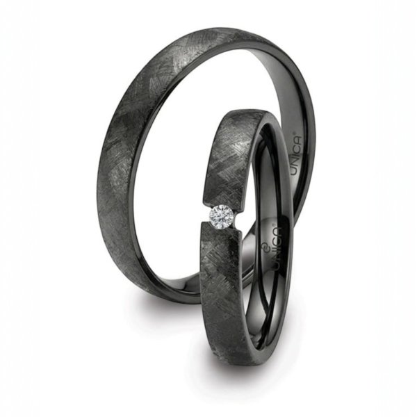 Fedi in zirconio nero graffiato ZF623