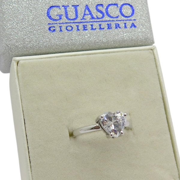 Anello centro cuore in argento 925