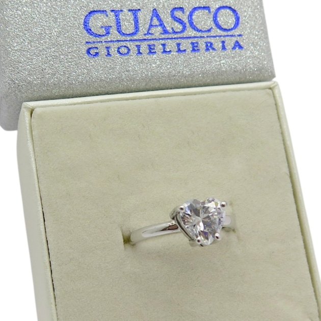 Anello centro cuore in argento 925