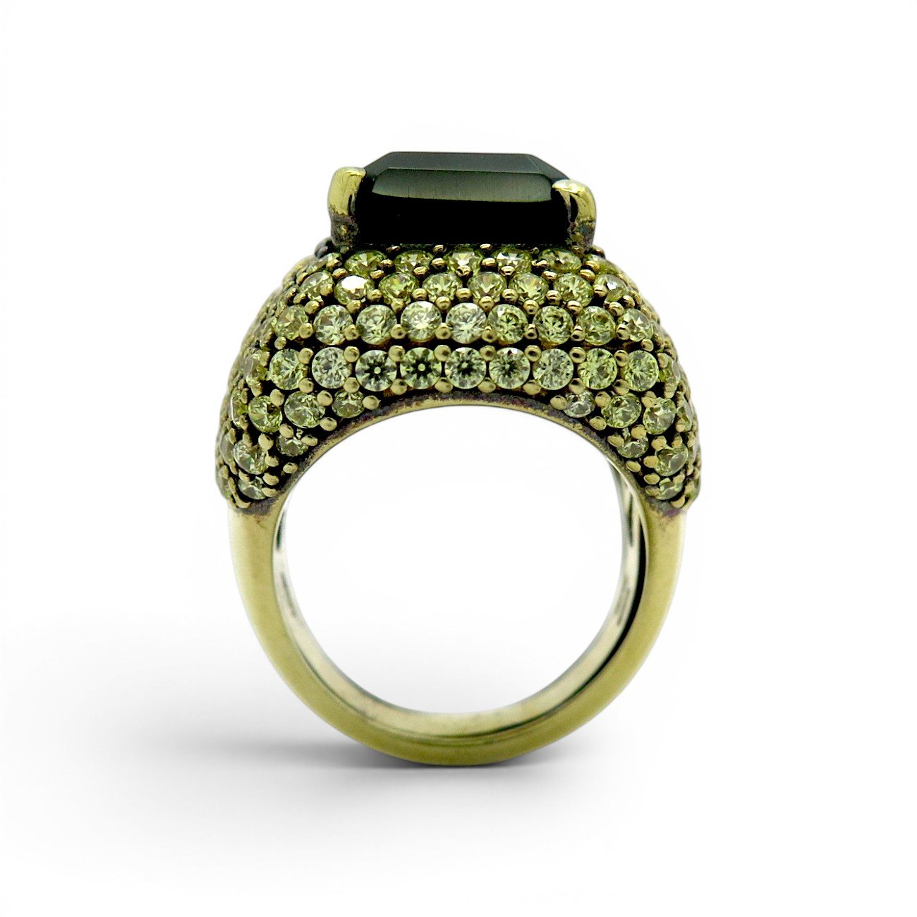 Anello dorato centro verde pietre gialle