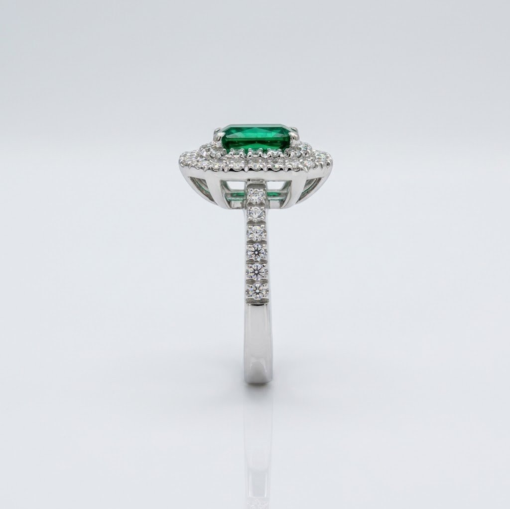 Anello doppio contorno centro verde Gioielleria in argento